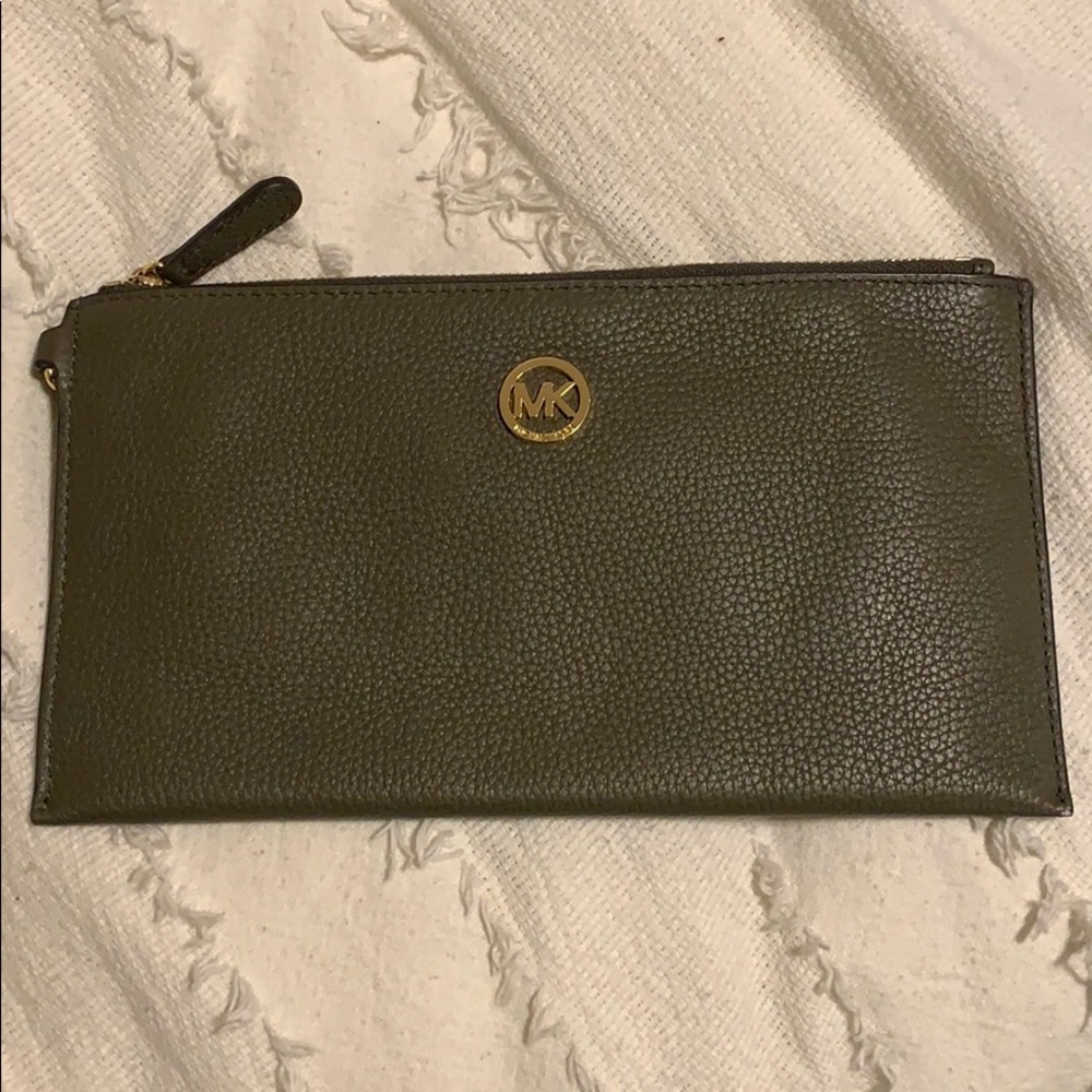 michael kors clutch